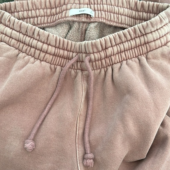 TNA Dusty Rose Cozy Fleece Boyfriend Sweatpants size Small - Picture 3 of 5